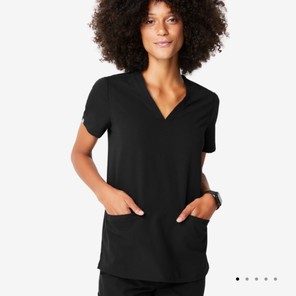 Figs Casma 3 Pocket Scrub Top